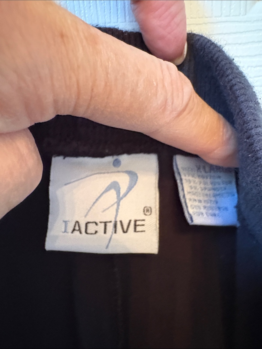 XL IActive Capris with Side Eyelet Trim - Picture 3 of 3